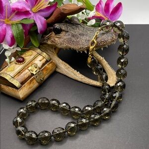 Joan Rivers glass necklace C27